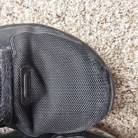 Used Adidas kid's size 7 black shoes - Picture 5 of 5